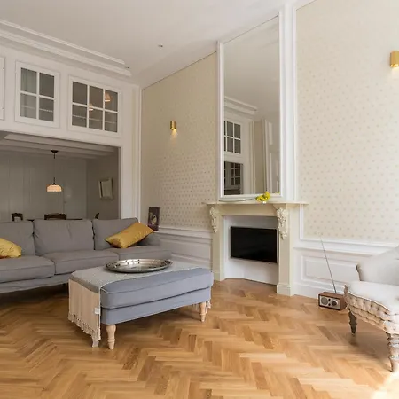 The Monumental Canal House Anna Apartman