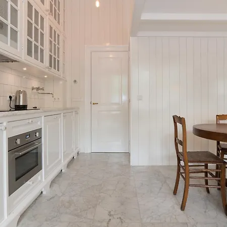The Monumental Canal House Anna Apartman
